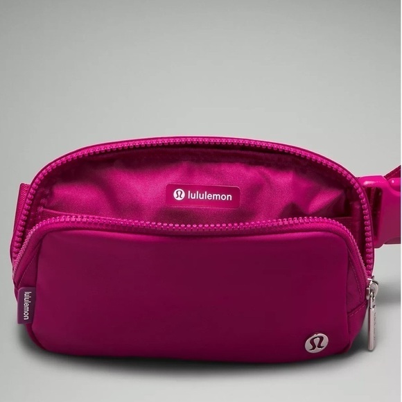 Lululemon Everywhere Belt Bag Wild Berry Magenta Crossbody EBB Bag Nwt - Picture 5 of 6